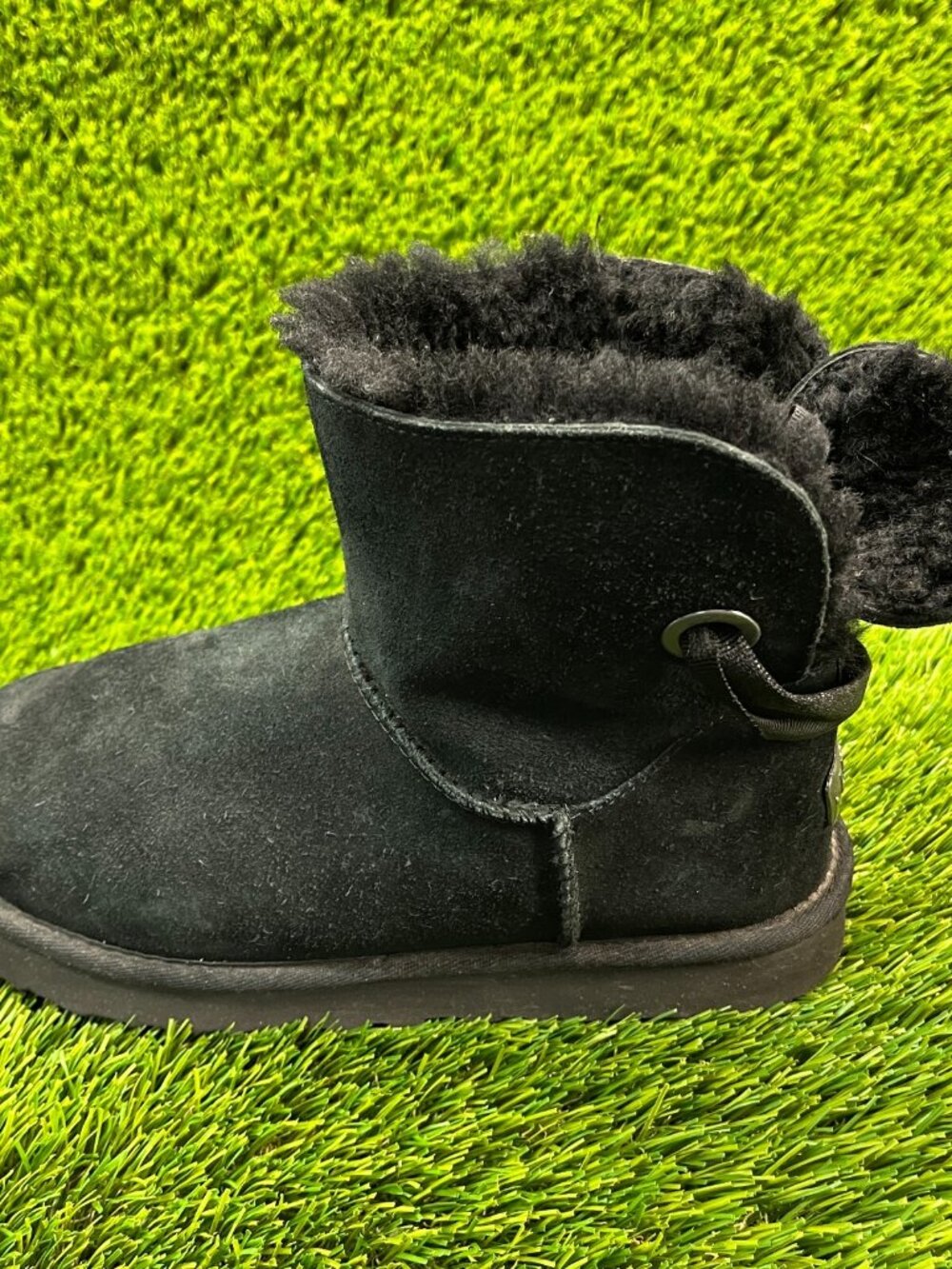 Ugg Mini Bailey Bow Womens Size 8 Black Clasic Outdoor Winter Fur Suede Boots - Picture 3 of 9